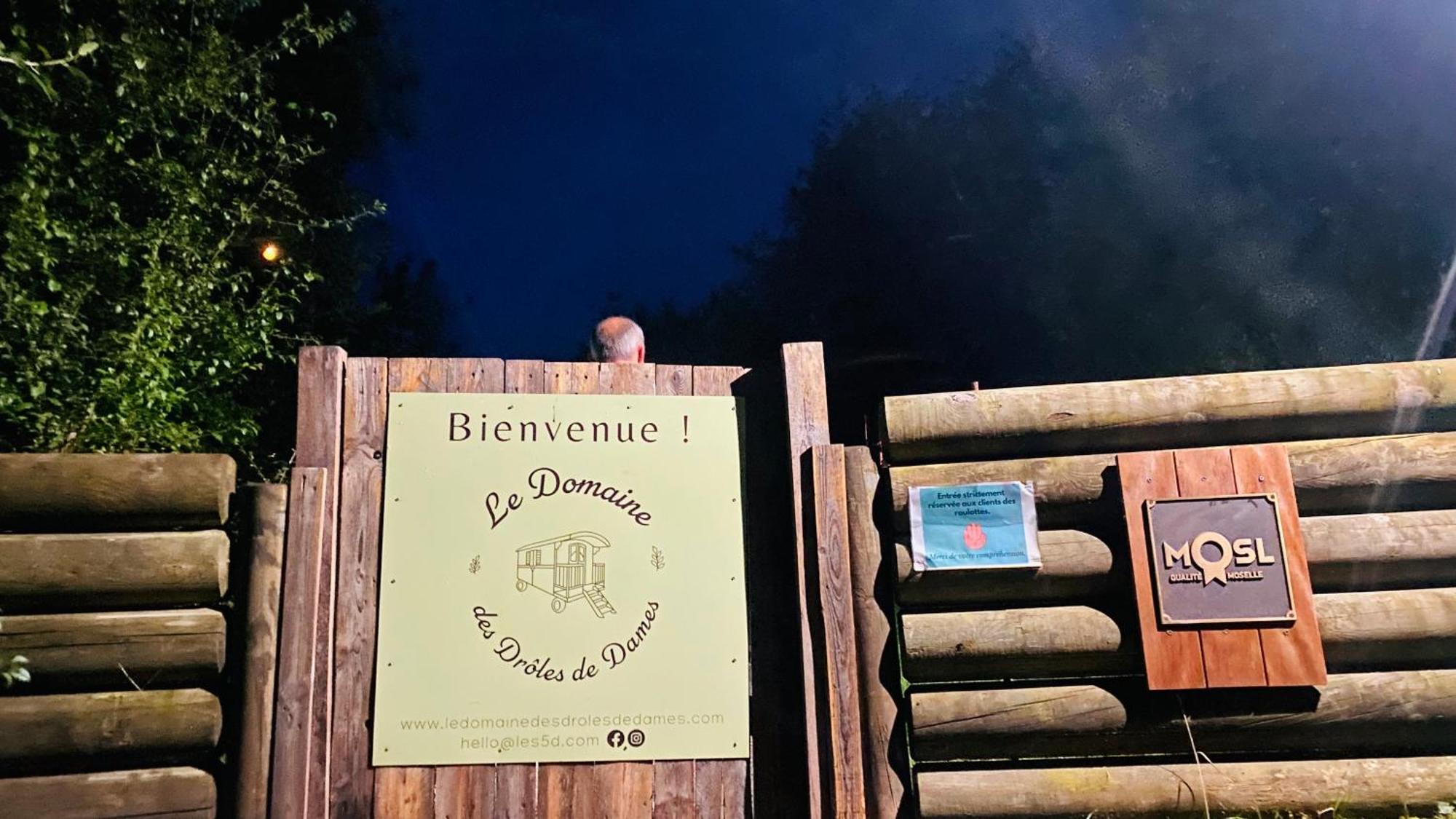 Le Domaine Des Droles De Dames Guest House Buding Eksteriør bilde