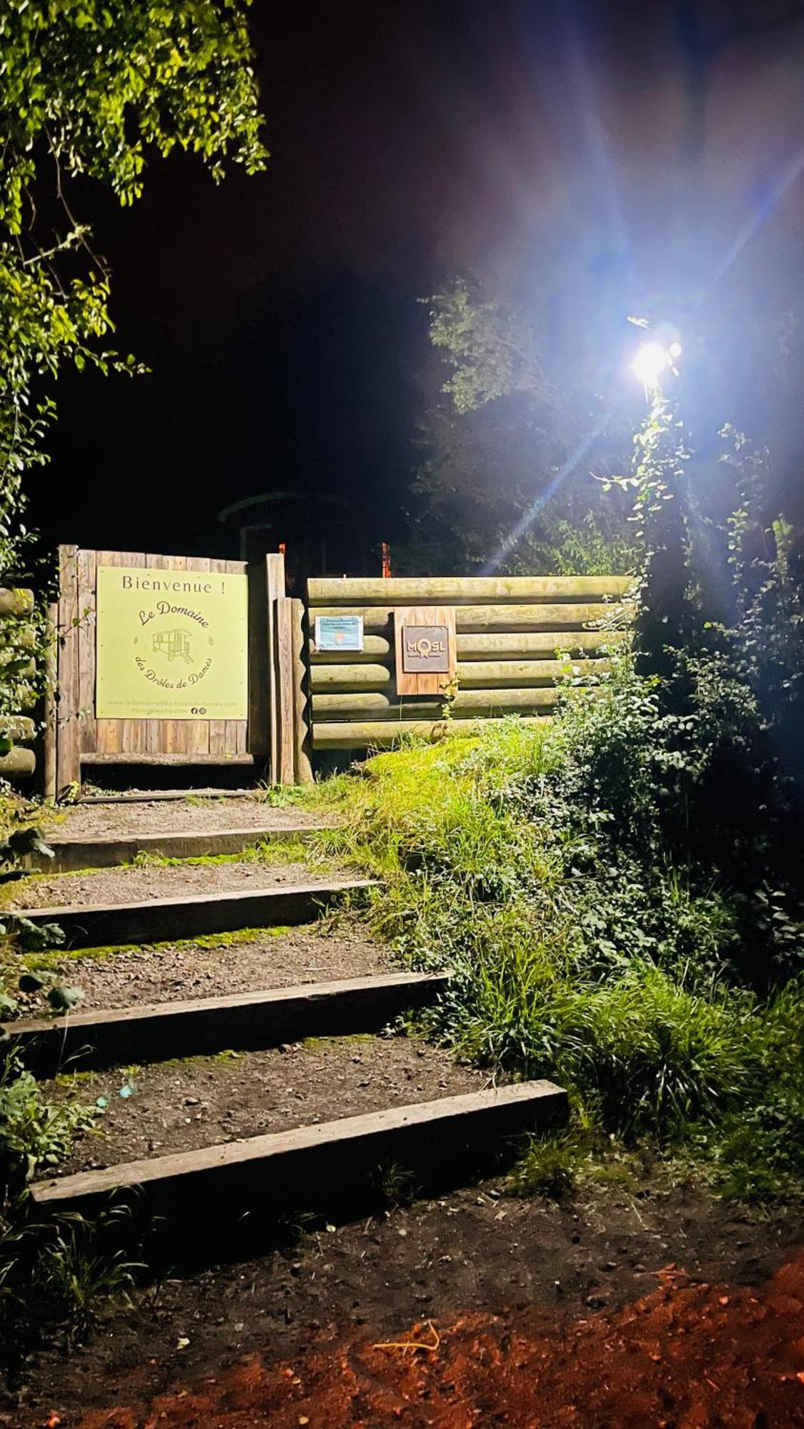 Le Domaine Des Droles De Dames Guest House Buding Eksteriør bilde