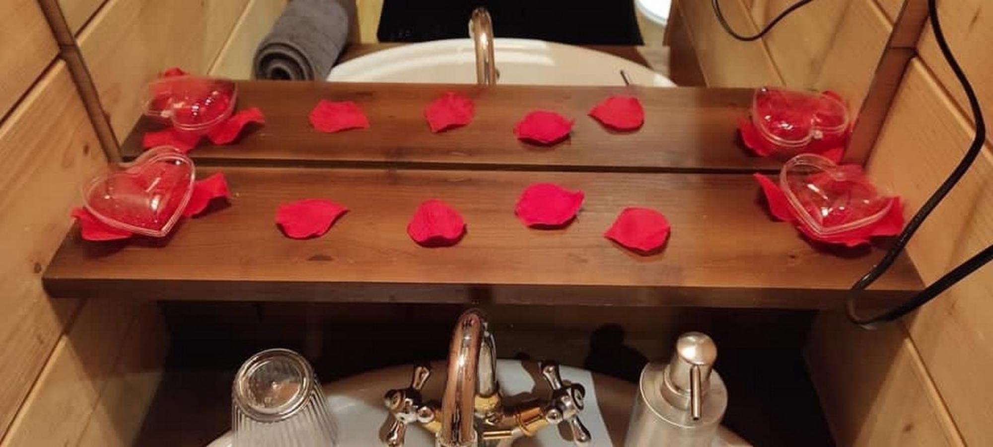 Le Domaine Des Droles De Dames Guest House Buding Eksteriør bilde